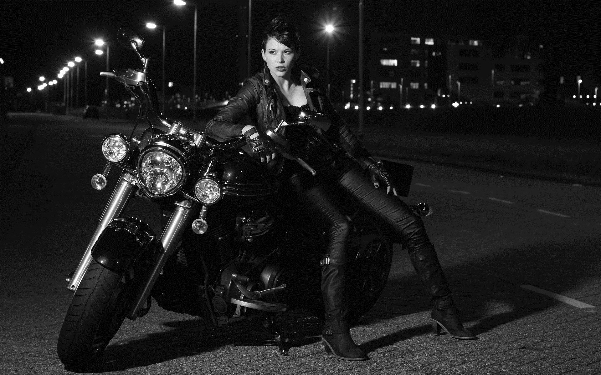 Photo Beautiful girls and motorcycles in Kumamoto