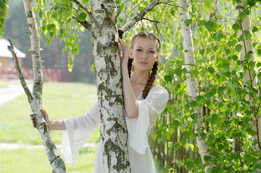 Women in Slavic costumes in Kumamoto