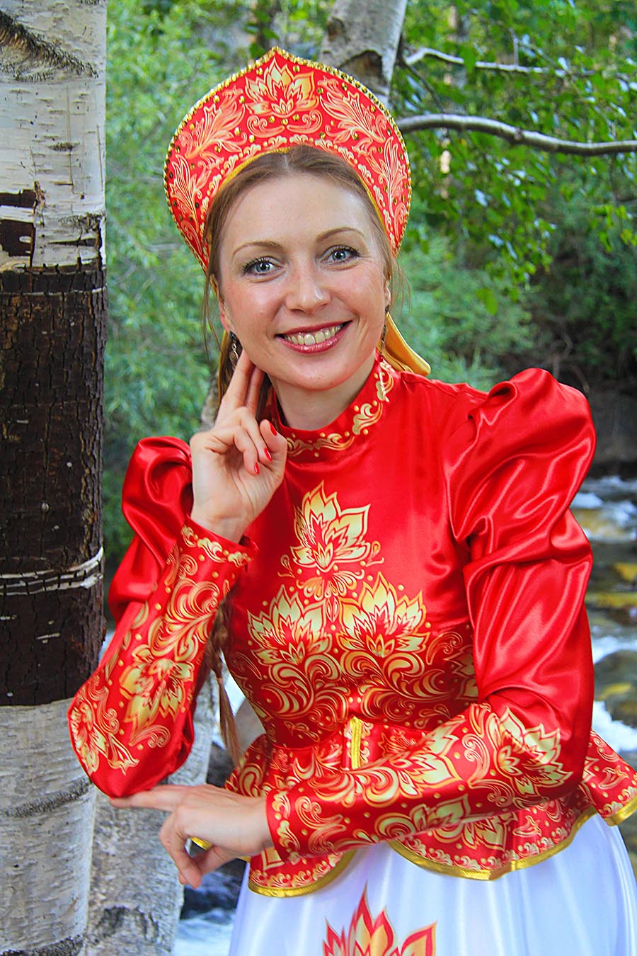 Women in Slavic costumes in Kumamoto