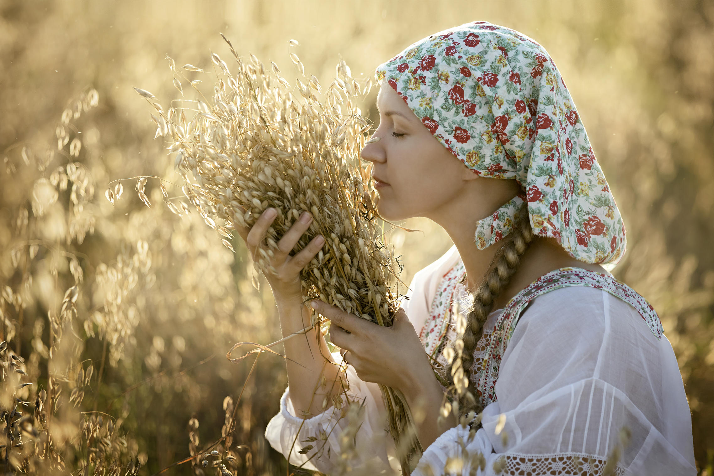 Photo Women in Slavic costumes in Kumamoto