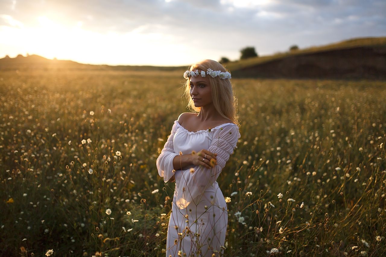 Girls in Slavic costumes in Kumamoto
